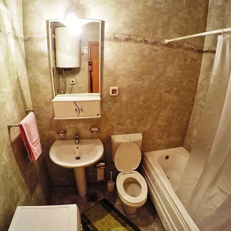 Cozy Near Center Apartment *