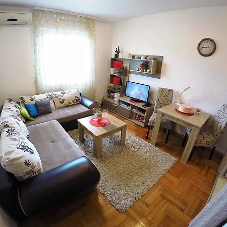 Cozy Near Center *